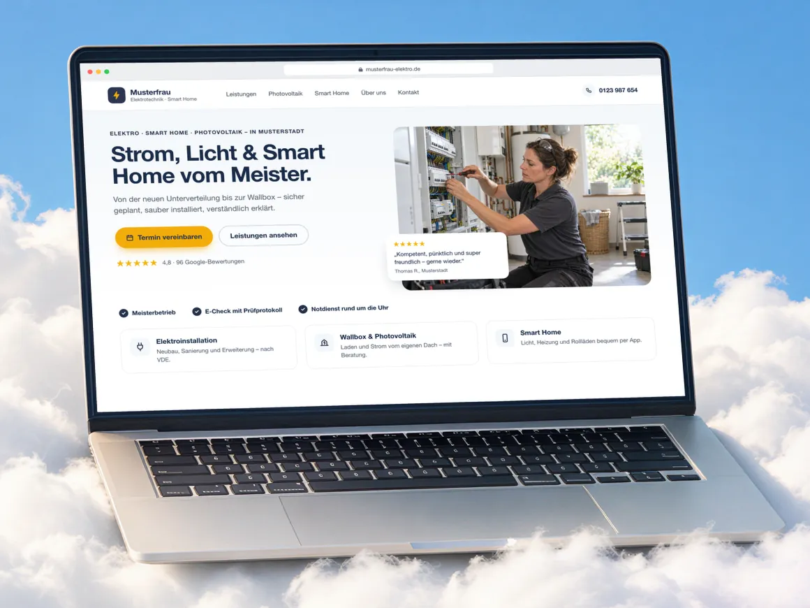 Beispiel-Website eines Elektrobetriebs mit Elektroinstallation, Wallbox, Photovoltaik und Smart Home auf einem Laptop